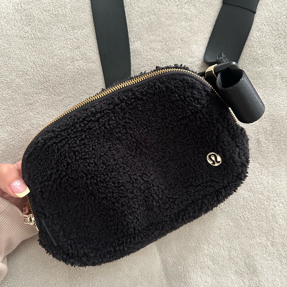 lululemon athletica Black Sherpa Crossbody Belt Bag with Gold Hardware